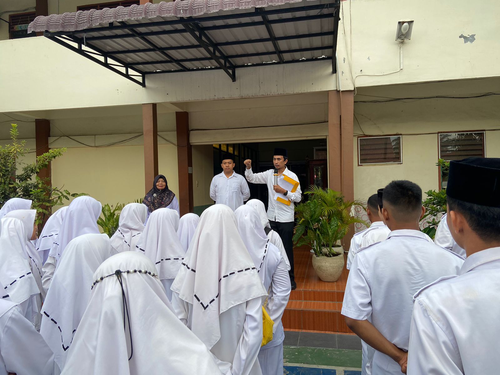 MAN 2 Model Medan Sukseskan Asesmen Madrasah kelas XII 2023 | Welcome